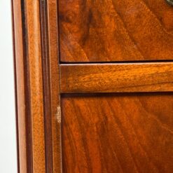 Raudonmedžio komoda su dvejais stalčiais ir durelėmis 50x117x83 cm