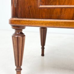 Raudonmedžio komoda su dvejais stalčiais ir durelėmis 50x117x83 cm