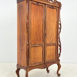 Baroko stiliaus raudonmedžio dviejų durų spinta su drožiniais 42x105x198 cm