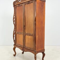 Baroko stiliaus raudonmedžio dviejų durų spinta su drožiniais 42x105x198 cm