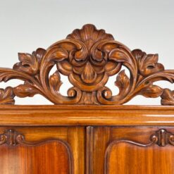 Baroko stiliaus raudonmedžio dviejų durų spinta su drožiniais 42x105x198 cm