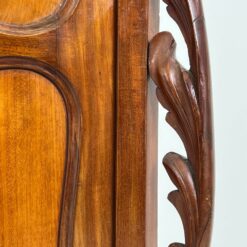 Baroko stiliaus raudonmedžio dviejų durų spinta su drožiniais 42x105x198 cm