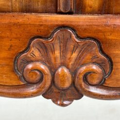 Baroko stiliaus raudonmedžio dviejų durų spinta su drožiniais 42x105x198 cm