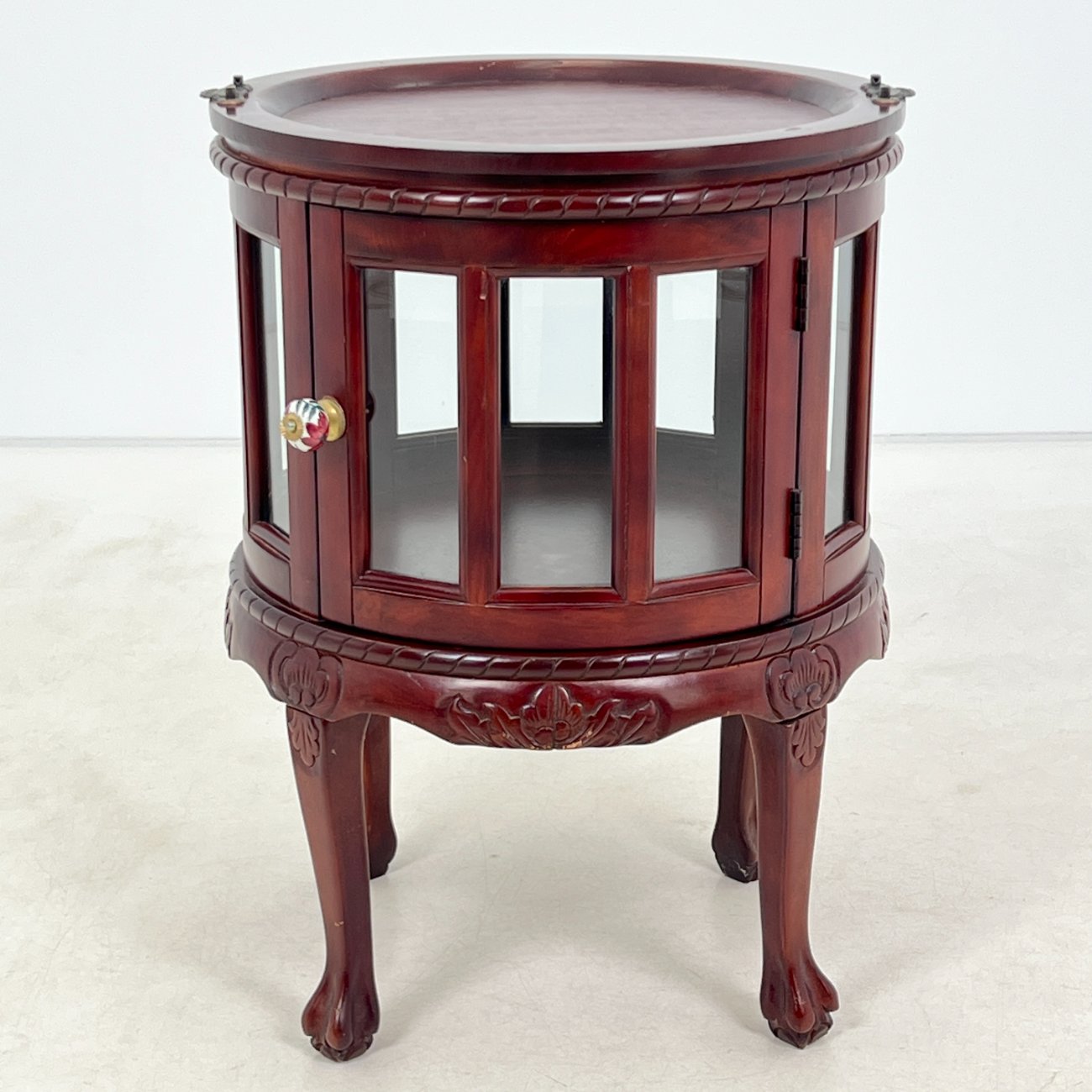 HK1060-barai-0 Apvalus raudonmedžio bariukas su padėklu 54x53x71,5 cm