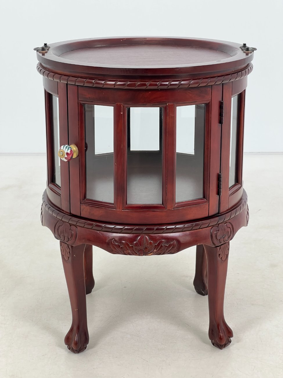 HK1060-barai-1 Apvalus raudonmedžio bariukas su padėklu 54x53x71,5 cm