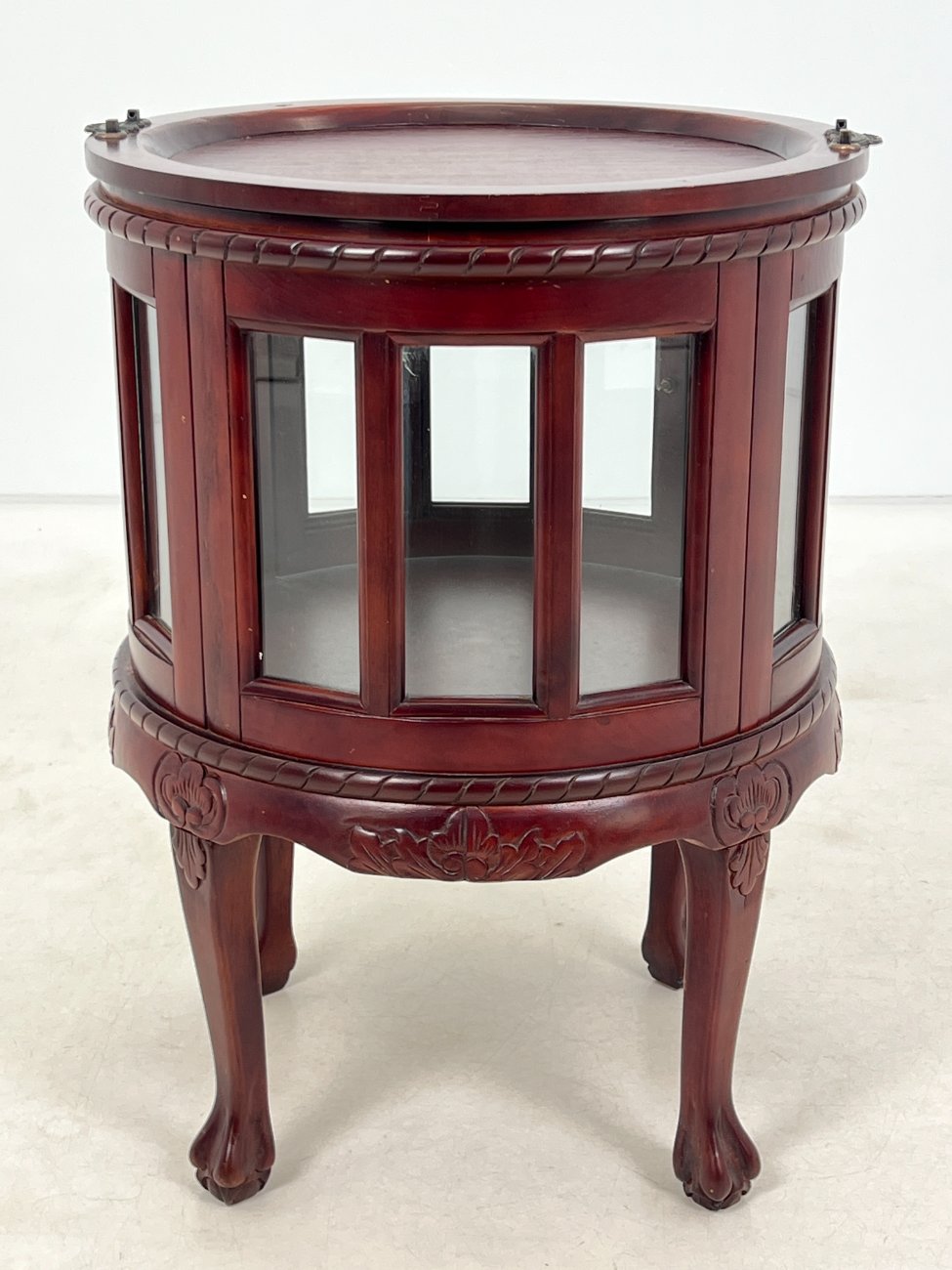 HK1060-barai-10 Apvalus raudonmedžio bariukas su padėklu 54x53x71,5 cm