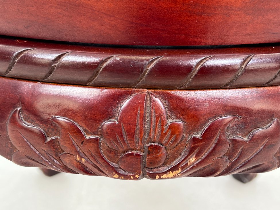 HK1060-barai-13 Apvalus raudonmedžio bariukas su padėklu 54x53x71,5 cm