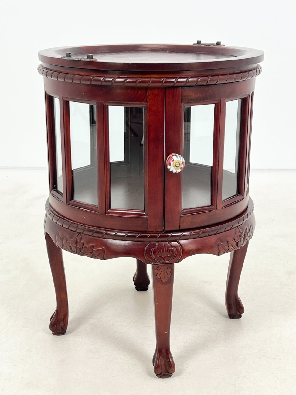 HK1060-barai-3 Apvalus raudonmedžio bariukas su padėklu 54x53x71,5 cm