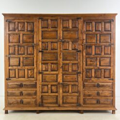 Ispaniško stiliaus trijų durų ir šešių stalčių rūbų spinta 60x205x180 cm