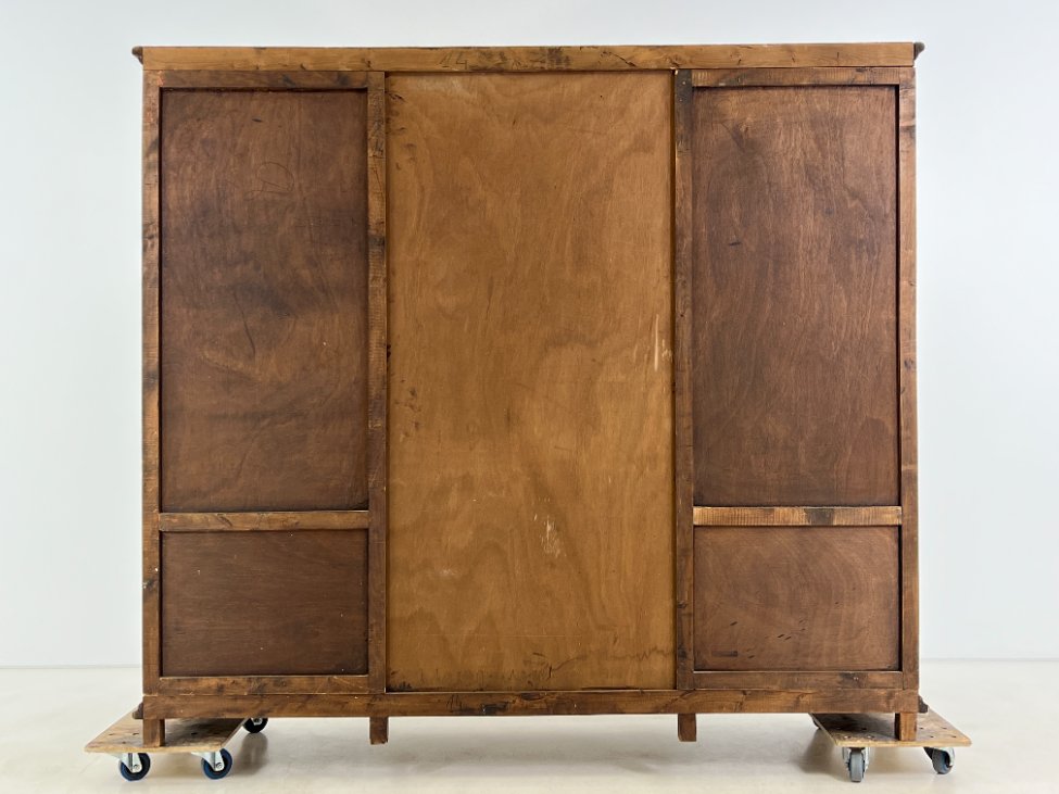 HK1061-spintos-10 Ispaniško stiliaus trijų durų ir šešių stalčių rūbų spinta 60x205x180 cm