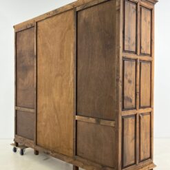 Ispaniško stiliaus trijų durų ir šešių stalčių rūbų spinta 60x205x180 cm