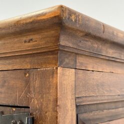 Ispaniško stiliaus trijų durų ir šešių stalčių rūbų spinta 60x205x180 cm