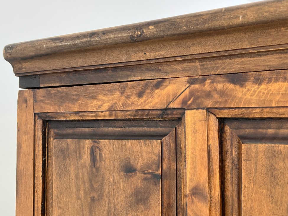 HK1061-spintos-14 Ispaniško stiliaus trijų durų ir šešių stalčių rūbų spinta 60x205x180 cm