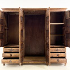 Ispaniško stiliaus trijų durų ir šešių stalčių rūbų spinta 60x205x180 cm