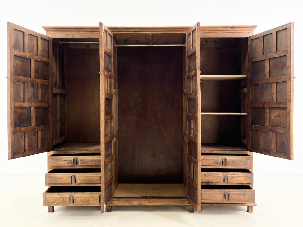 HK1061-spintos-5 Ispaniško stiliaus trijų durų ir šešių stalčių rūbų spinta 60x205x180 cm