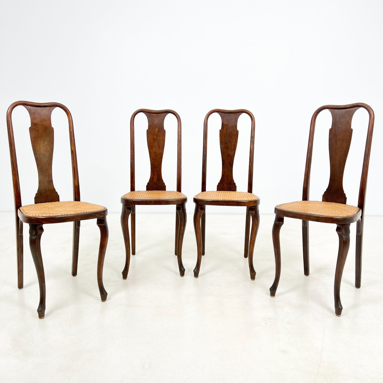 HK1062-kedes-0 Medinės “Fischel” kėdės su ratanu 4 vnt. komplektas 49x40x101 cm, 48 cm