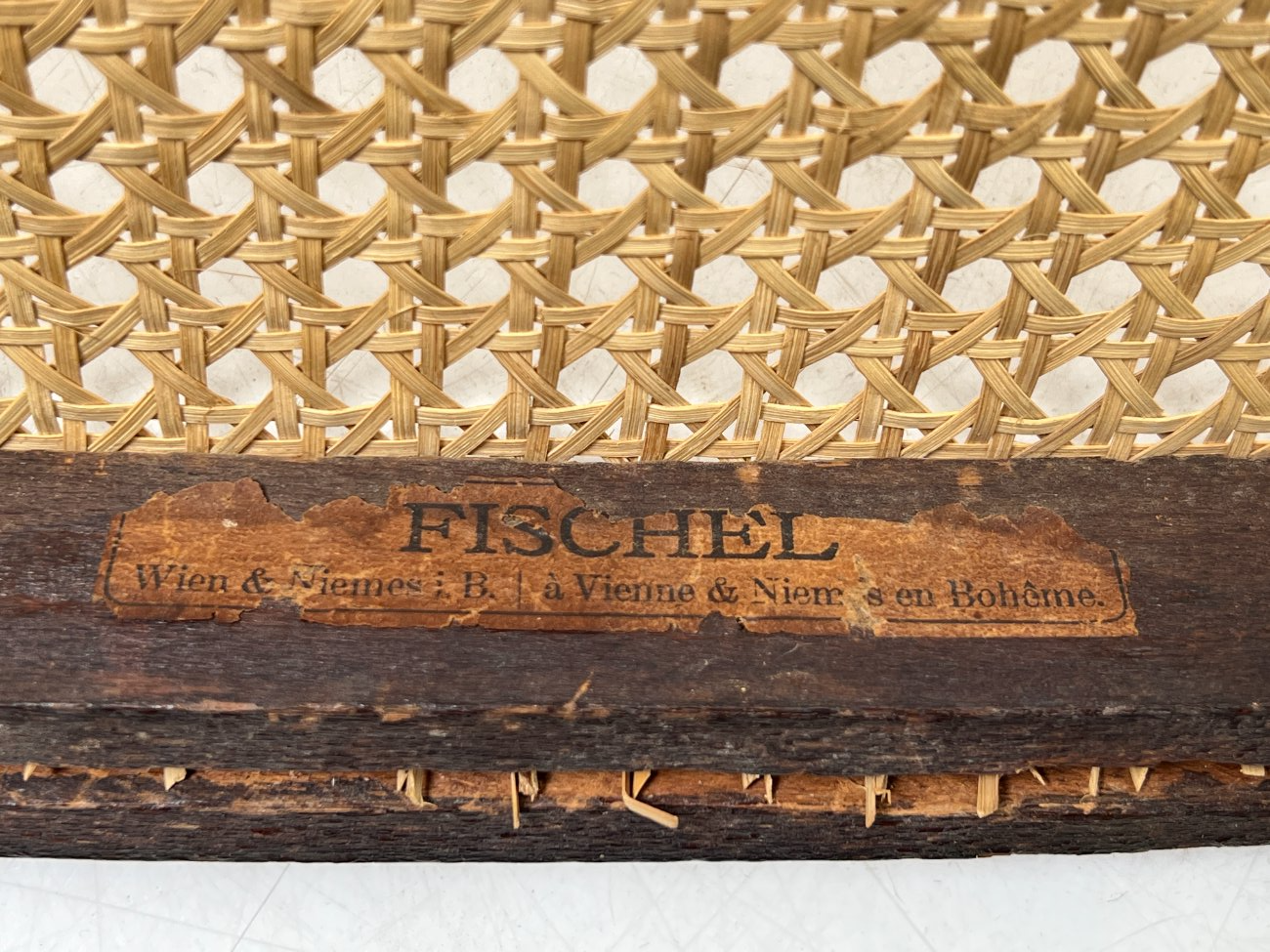 HK1062-kedes-11 Medinės “Fischel” kėdės su ratanu 4 vnt. komplektas 49x40x101 cm, 48 cm