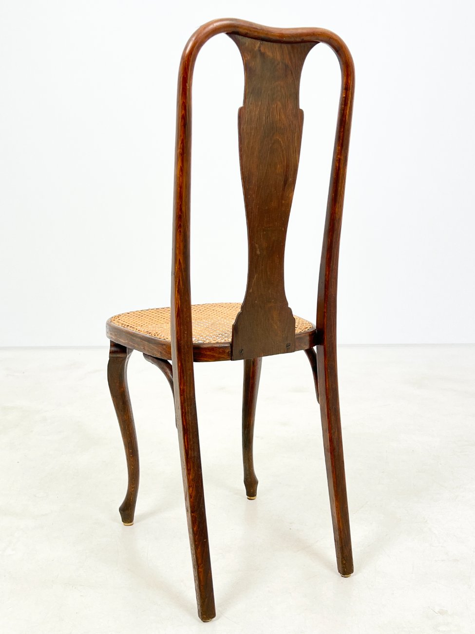 HK1062-kedes-9 Medinės “Fischel” kėdės su ratanu 4 vnt. komplektas 49x40x101 cm, 48 cm