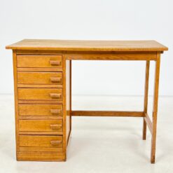 Mid Century vaikiškas ąžuolinis šešių stalčių rašomasis stalas 50,5×90,5×70 cm