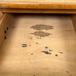 Mid Century vaikiškas ąžuolinis šešių stalčių rašomasis stalas 50,5×90,5×70 cm