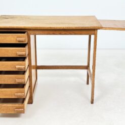 Mid Century vaikiškas ąžuolinis šešių stalčių rašomasis stalas 50,5×90,5×70 cm