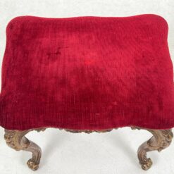 Rokoko stiliaus medinis aukso spalvos pufas su raudonu gobelenu 35x45x45 cm