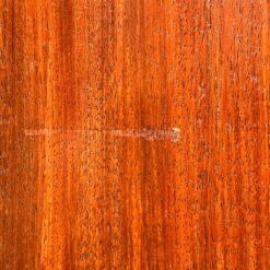 Aukšta dviejų durų raudonmedžio komoda su žalvario rankenomis 42x114x122,5 cm