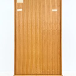 Klasikinio stiliaus riešutmedžio bufetas su apšvietimu 42,5×105,5×180,5 cm