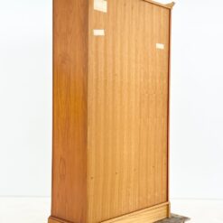 Klasikinio stiliaus riešutmedžio bufetas su apšvietimu 42,5×105,5×180,5 cm