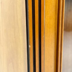 Klasikinio stiliaus riešutmedžio bufetas su apšvietimu 42,5×105,5×180,5 cm