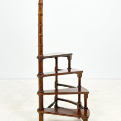 Sraigtiniai bibliotekiniai riešutmedžio laipteliai 46x48x123 cm