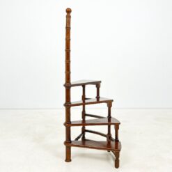 Sraigtiniai bibliotekiniai riešutmedžio laipteliai 46x48x123 cm