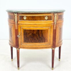 Liudviko XVI laikotarpio stiliaus inkrustuota komoda su marmuru 42x83x80,5 cm