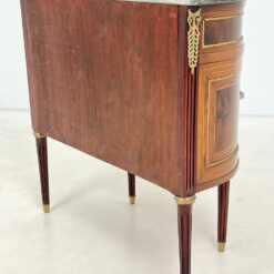 Liudviko XVI laikotarpio stiliaus inkrustuota komoda su marmuru 42x83x80,5 cm