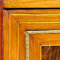 Liudviko XVI laikotarpio stiliaus inkrustuota komoda su marmuru 42x83x80,5 cm