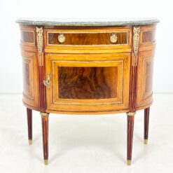 Liudviko XVI laikotarpio stiliaus inkrustuota komoda su marmuru 42x83x80,5 cm