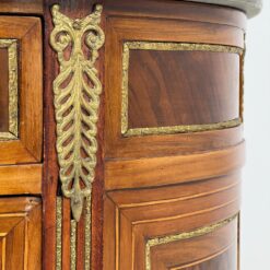 Liudviko XVI laikotarpio stiliaus inkrustuota komoda su marmuru 42x83x80,5 cm