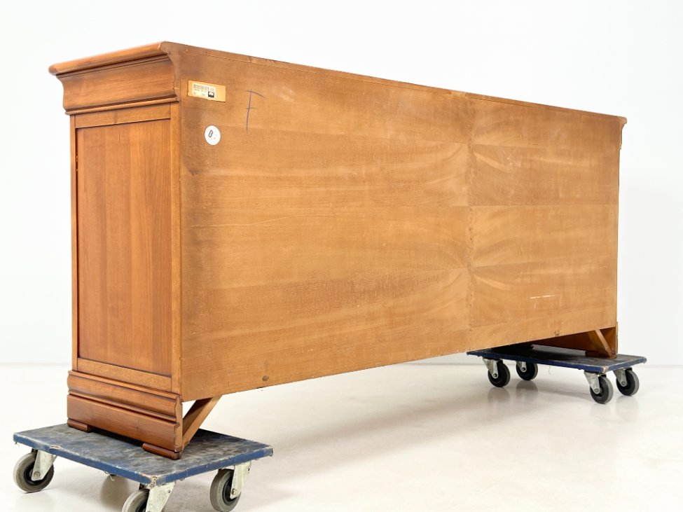 HK1077-komodos-12 Itališka “Selva” trijų stalčių ir trijų durų riešutmedžio komoda 52x212x92 cm