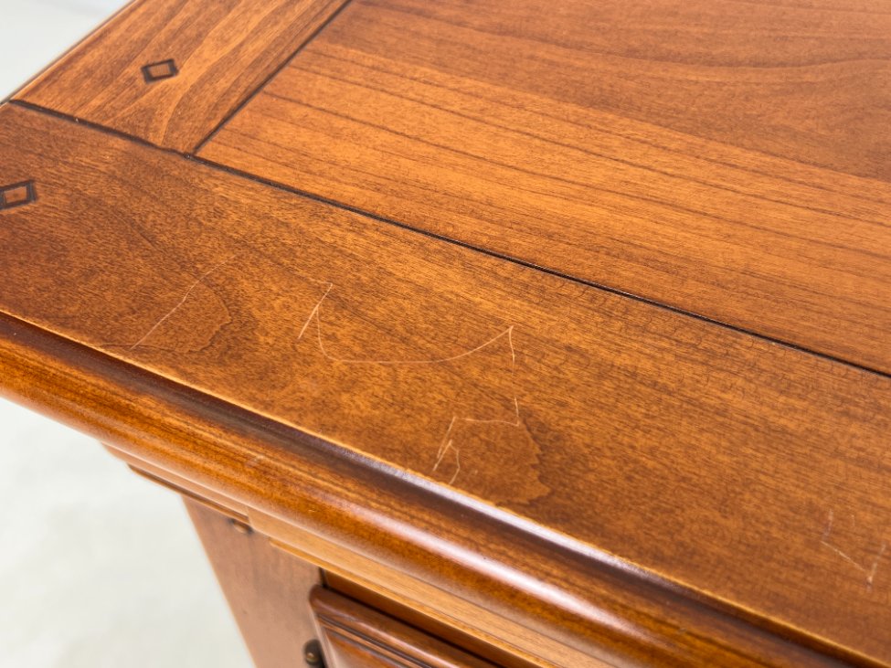 HK1077-komodos-15 Itališka “Selva” trijų stalčių ir trijų durų riešutmedžio komoda 52x212x92 cm