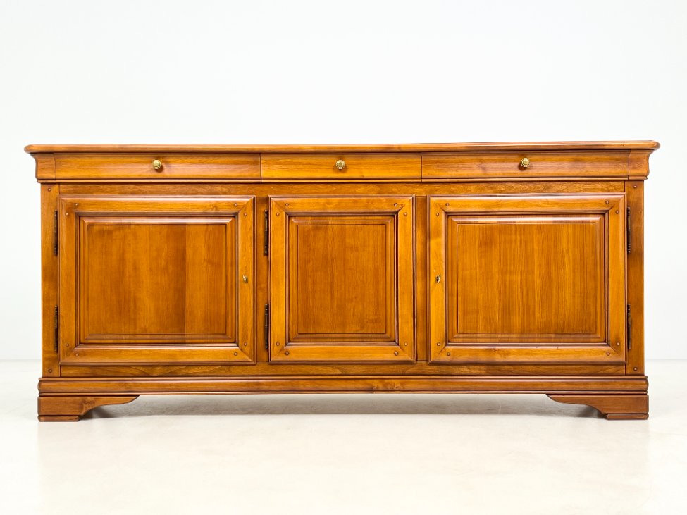 HK1077-komodos-2 Itališka “Selva” trijų stalčių ir trijų durų riešutmedžio komoda 52x212x92 cm