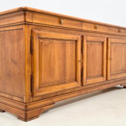 Itališka “Selva” trijų stalčių ir trijų durų riešutmedžio komoda 52x212x92 cm