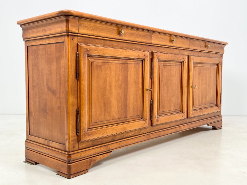 HK1077-komodos-3 Itališka “Selva” trijų stalčių ir trijų durų riešutmedžio komoda 52x212x92 cm