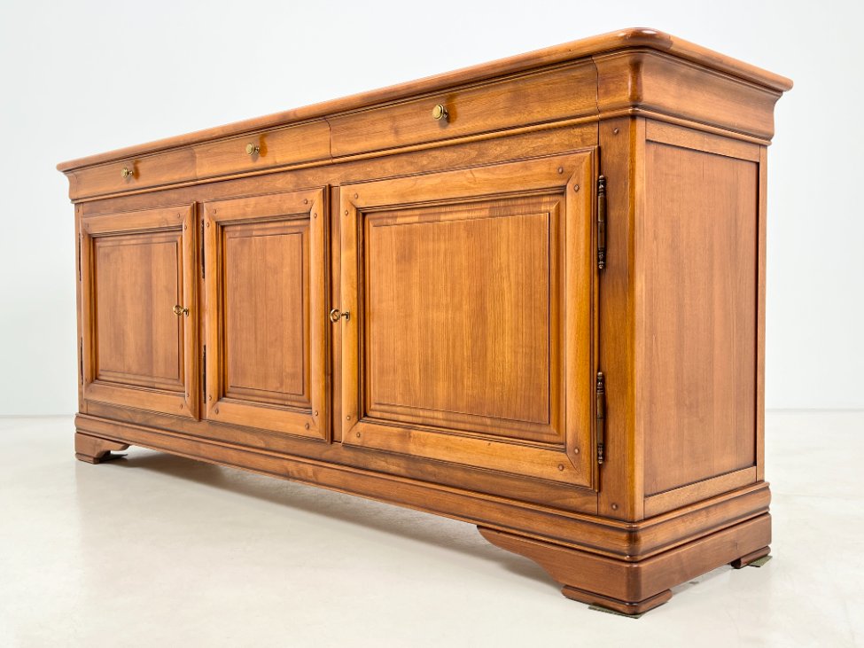 HK1077-komodos-4 Itališka “Selva” trijų stalčių ir trijų durų riešutmedžio komoda 52x212x92 cm