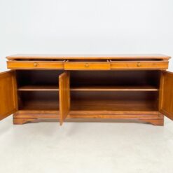 Itališka “Selva” trijų stalčių ir trijų durų riešutmedžio komoda 52x212x92 cm