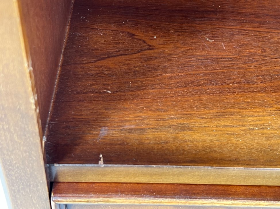 HK1078-knygu-baldai-13 “Heldense” raudonmedžio pastatoma knygų lentyna su stalčiuku 36x59x199 cm