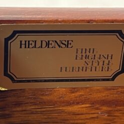 “Heldense” raudonmedžio pastatoma knygų lentyna su stalčiuku 36x59x199 cm