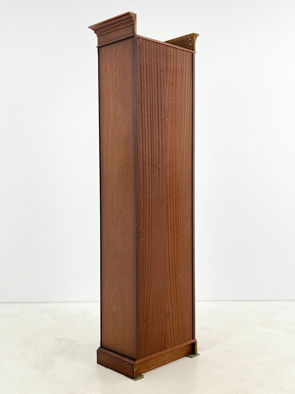 HK1078-knygu-baldai-9 “Heldense” raudonmedžio pastatoma knygų lentyna su stalčiuku 36x59x199 cm