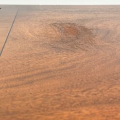 Angliško stiliaus trijų stalčių raudonmedžio rašomasis stalas 49,5x94x78 cm