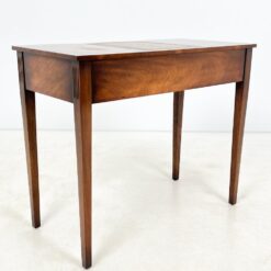 Angliško stiliaus trijų stalčių raudonmedžio rašomasis stalas 49,5x94x78 cm