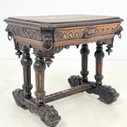 Senovinis ąžuolinis rašomasis stalas su stalčiumi, drožinėtais gyvūnų motyvais 63,5×84,5×75,5 cm